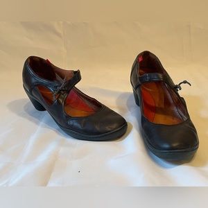Dead stock Camper black leather Mary janes
